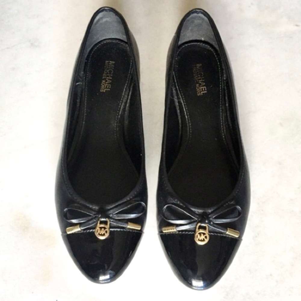 Michael Kors black & gold ballet flat shoes w/ bow